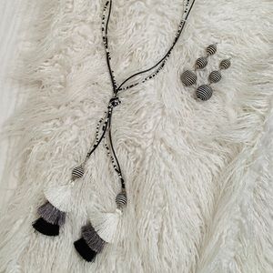 Boutique Necklace & Earring set 🖤🤍